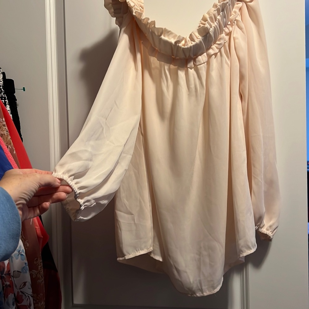 Entro NWTS cream off shoulder top
